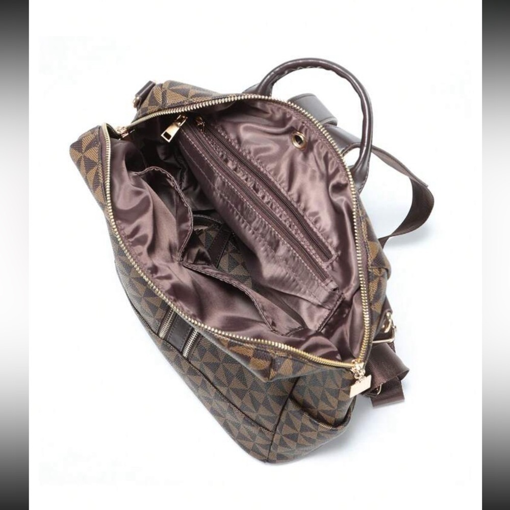 Large Capacity Backpack With Wristlet - Picture 7 of 10